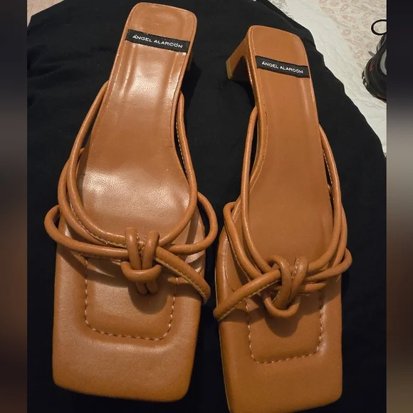 Aantropologie Angel Alarcon Strappy Square Toe Heeled Sandals - Picture 2 of 9